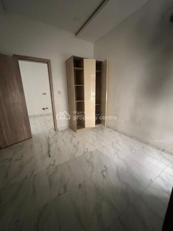 Big Room in a Shared Apartment, Chevron, Lekki Expressway, Lekki, Lagos, Flat / Apartment for Rent