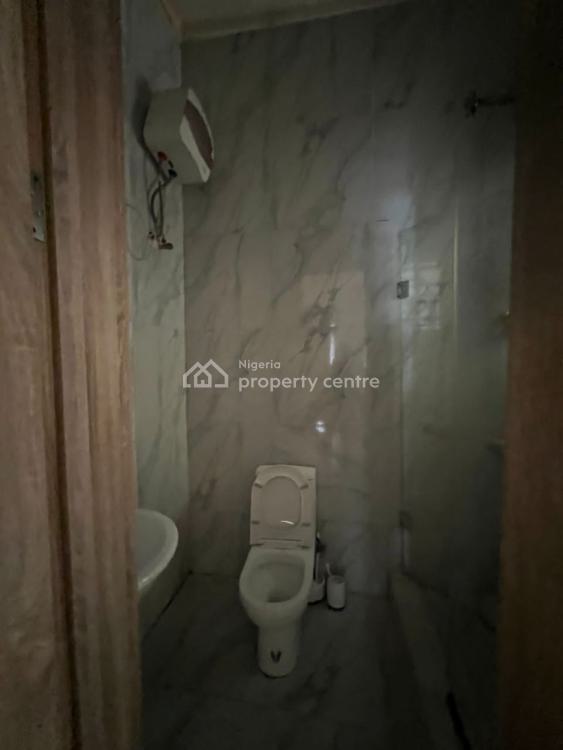 Big Room in a Shared Apartment, Chevron, Lekki Expressway, Lekki, Lagos, Flat / Apartment for Rent