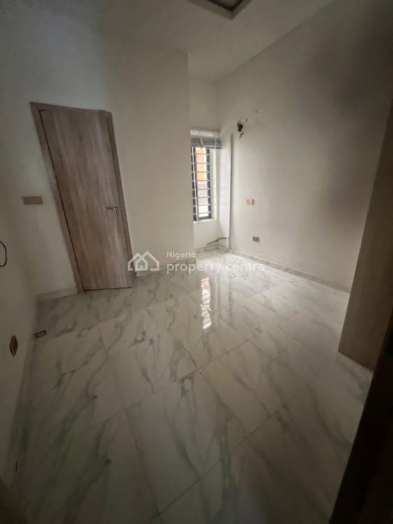 Big Room in a Shared Apartment, Chevron, Lekki Expressway, Lekki, Lagos, Flat / Apartment for Rent