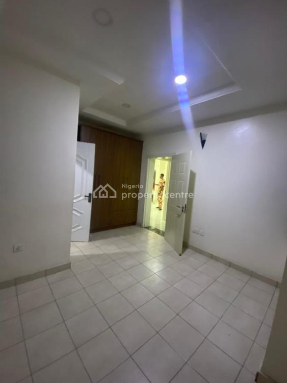 Standard and Spacious Self Serviced (3)bedroom Flat, Osapa, Lekki, Lagos, Flat / Apartment for Rent