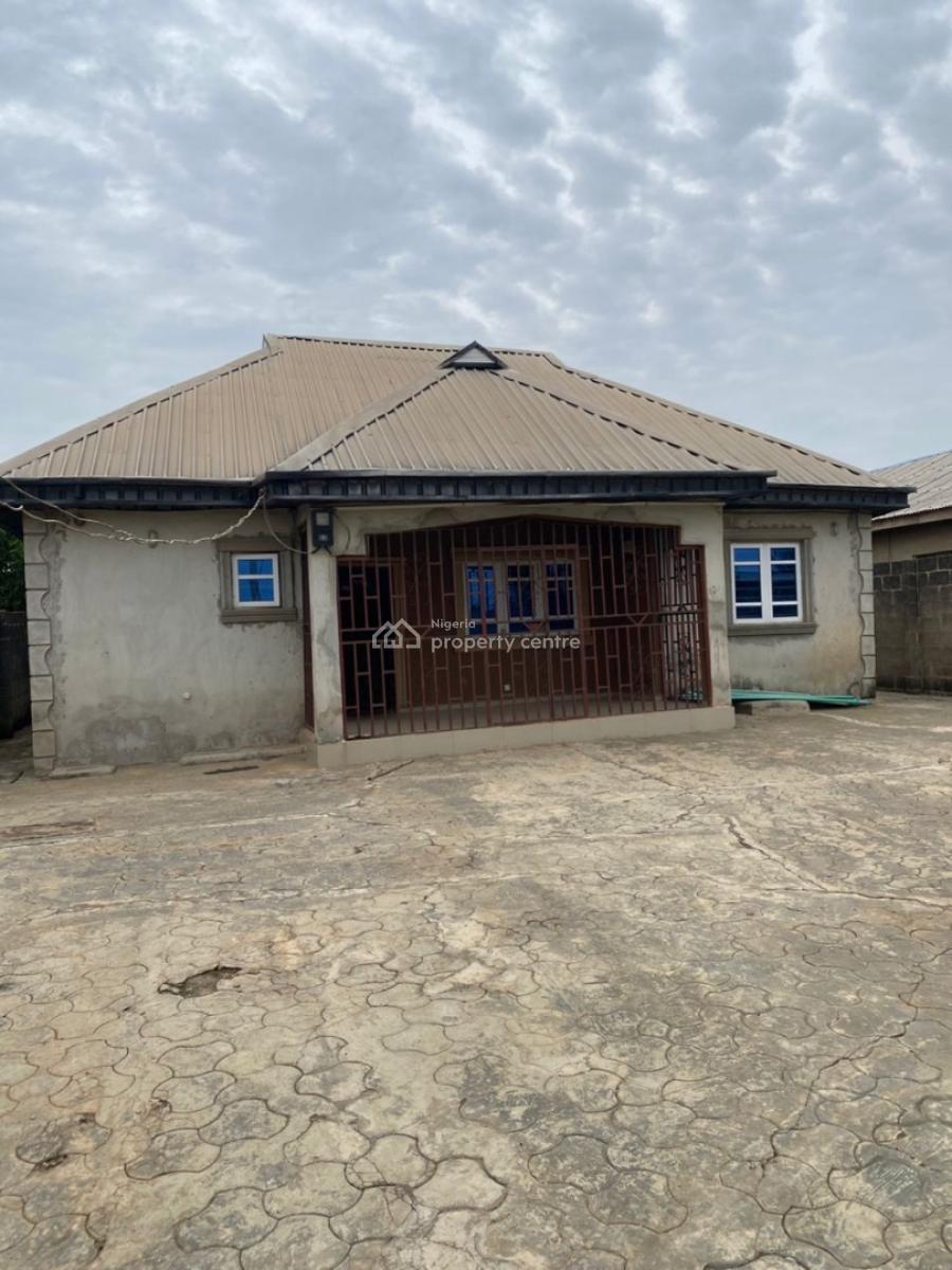3 Bedroom Flat, Akoko Street,  By Ifo General Hospital, Alameda Bus  Stop., Ifo, Ogun, Detached Bungalow for Sale