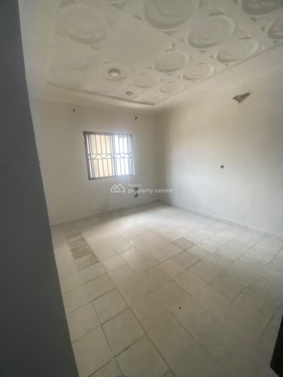 Luxuriously Spacious Self Contain, No 2 Fayemi  Street, Sangotedo, Ajah, Lagos, Self Contain (single Rooms) for Rent