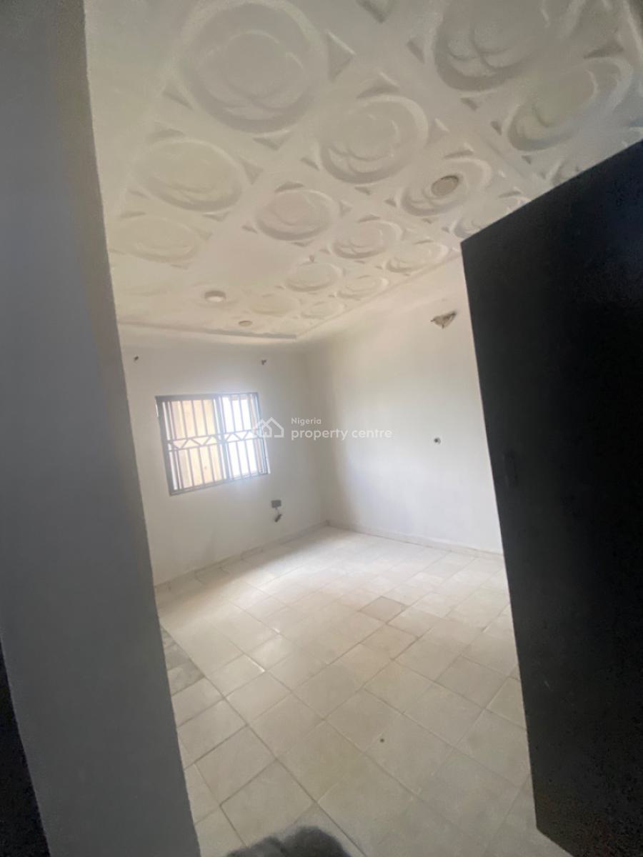 Luxuriously Spacious Self Contain, No 2 Fayemi  Street, Sangotedo, Ajah, Lagos, Self Contain (single Rooms) for Rent