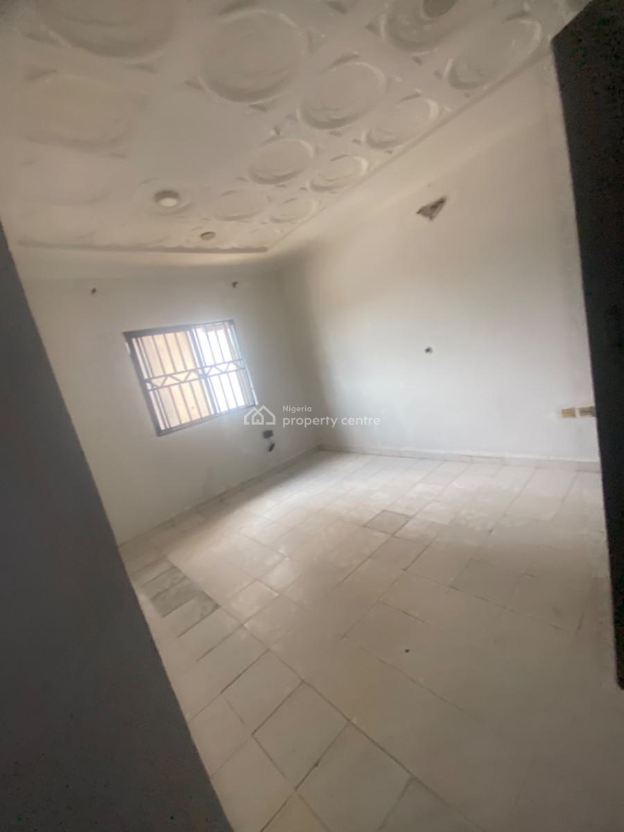 Luxuriously Spacious Self Contain, No 2 Fayemi  Street, Sangotedo, Ajah, Lagos, Self Contain (single Rooms) for Rent