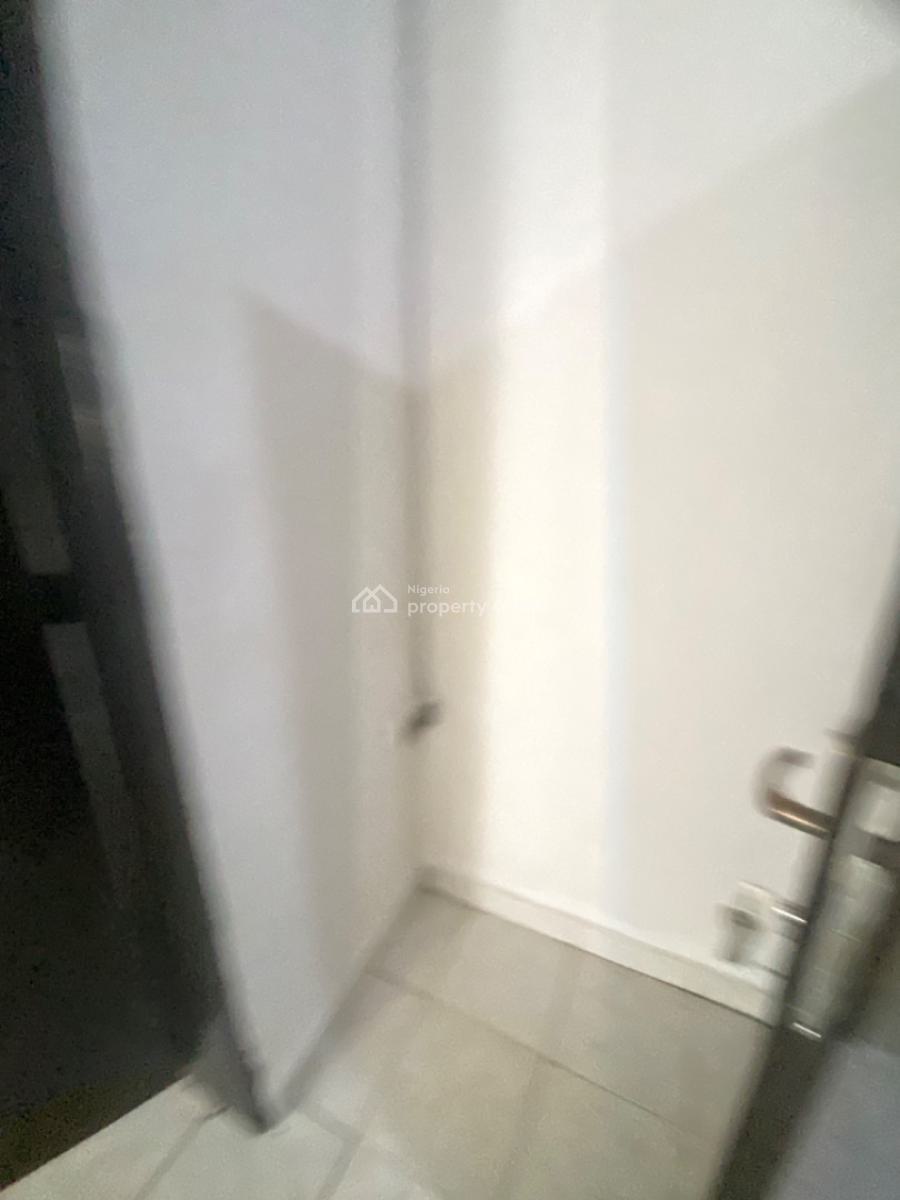 Luxuriously Spacious Self Contain, No 2 Fayemi  Street, Sangotedo, Ajah, Lagos, Self Contain (single Rooms) for Rent