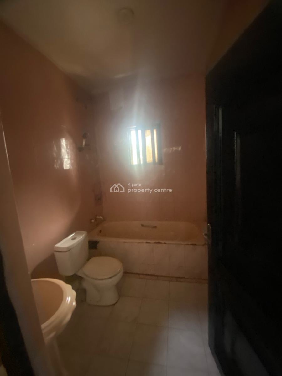 Luxuriously Spacious Self Contain, No 2 Fayemi  Street, Sangotedo, Ajah, Lagos, Self Contain (single Rooms) for Rent