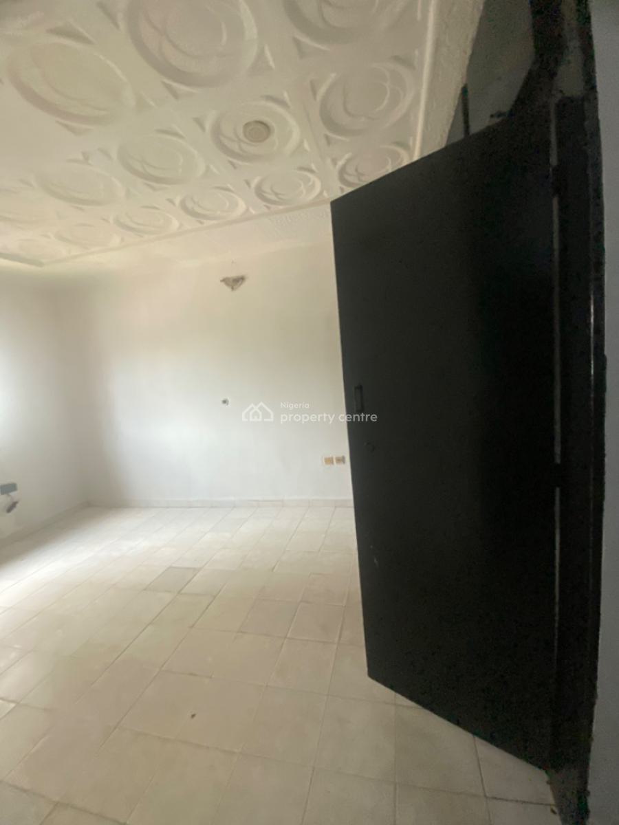 Luxuriously Spacious Self Contain, No 2 Fayemi  Street, Sangotedo, Ajah, Lagos, Self Contain (single Rooms) for Rent