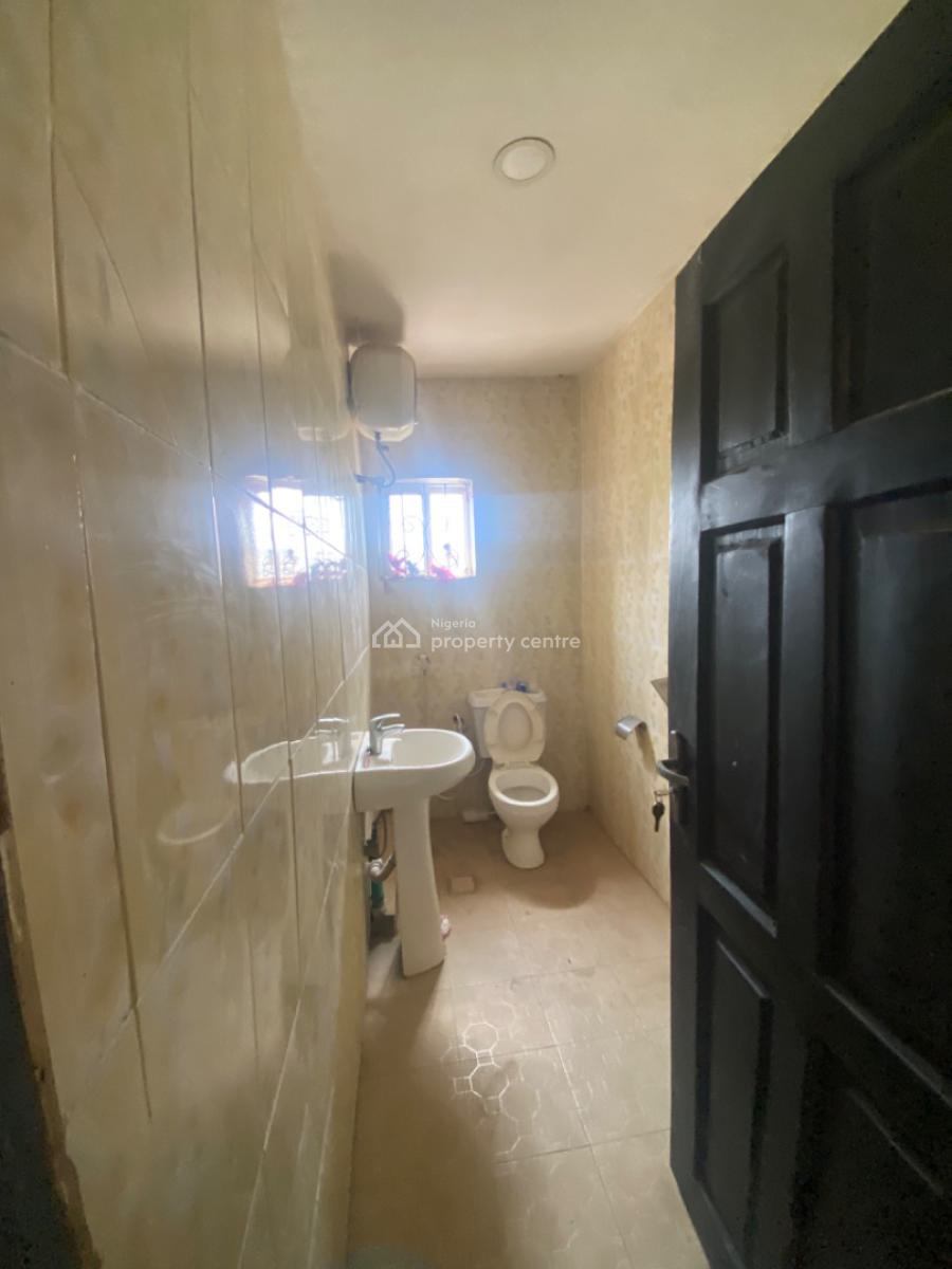 Luxuriously Spacious Nice 3 Bedroom Flat, No 2 Fayemi  Street, Abijo, Lekki, Lagos, Terraced Duplex for Rent