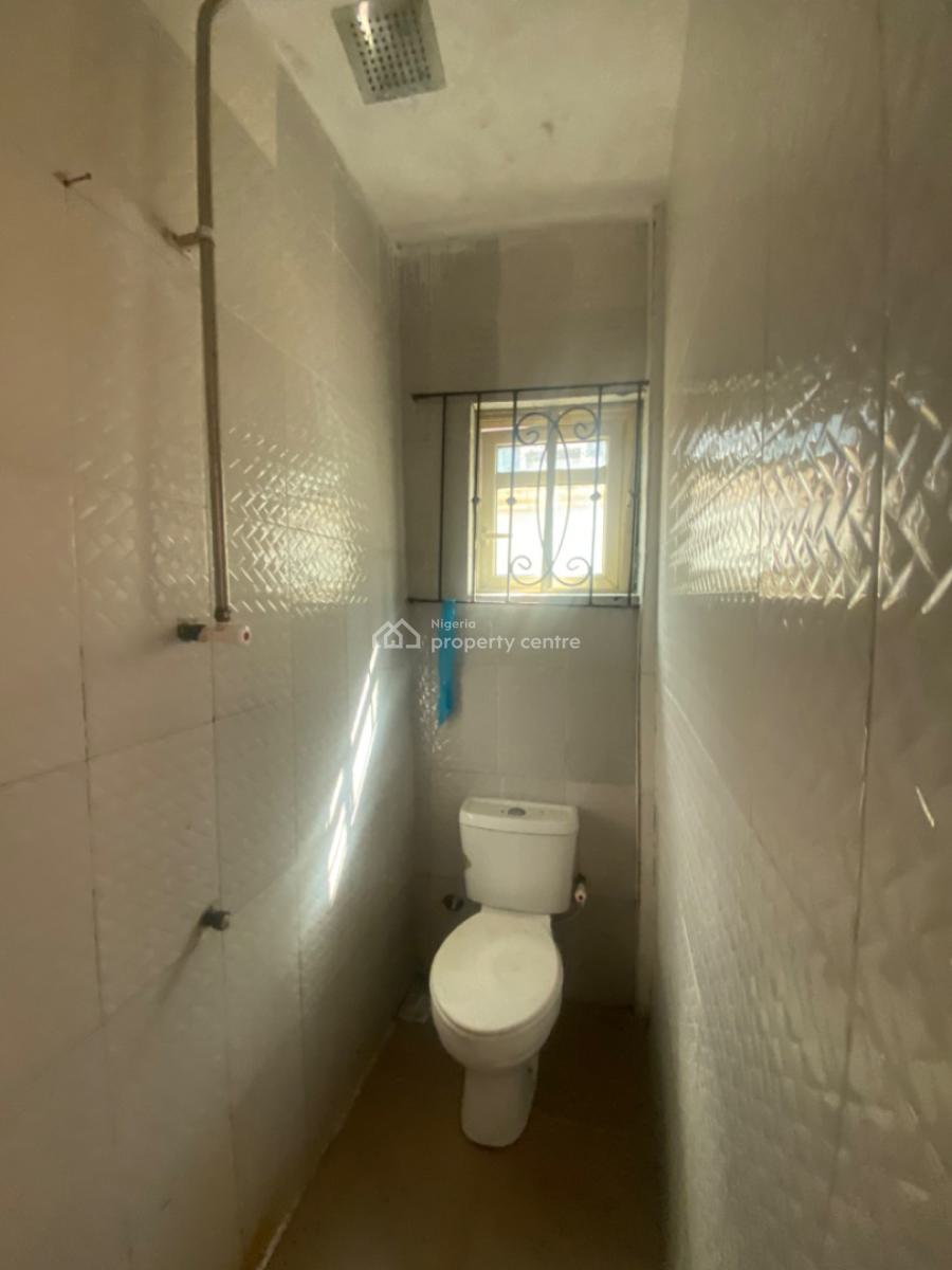 Luxuriously Spacious Nice 2 Bedroom Flat, No 2 Fayemi  Street, Bogije, Ibeju Lekki, Lagos, House for Rent