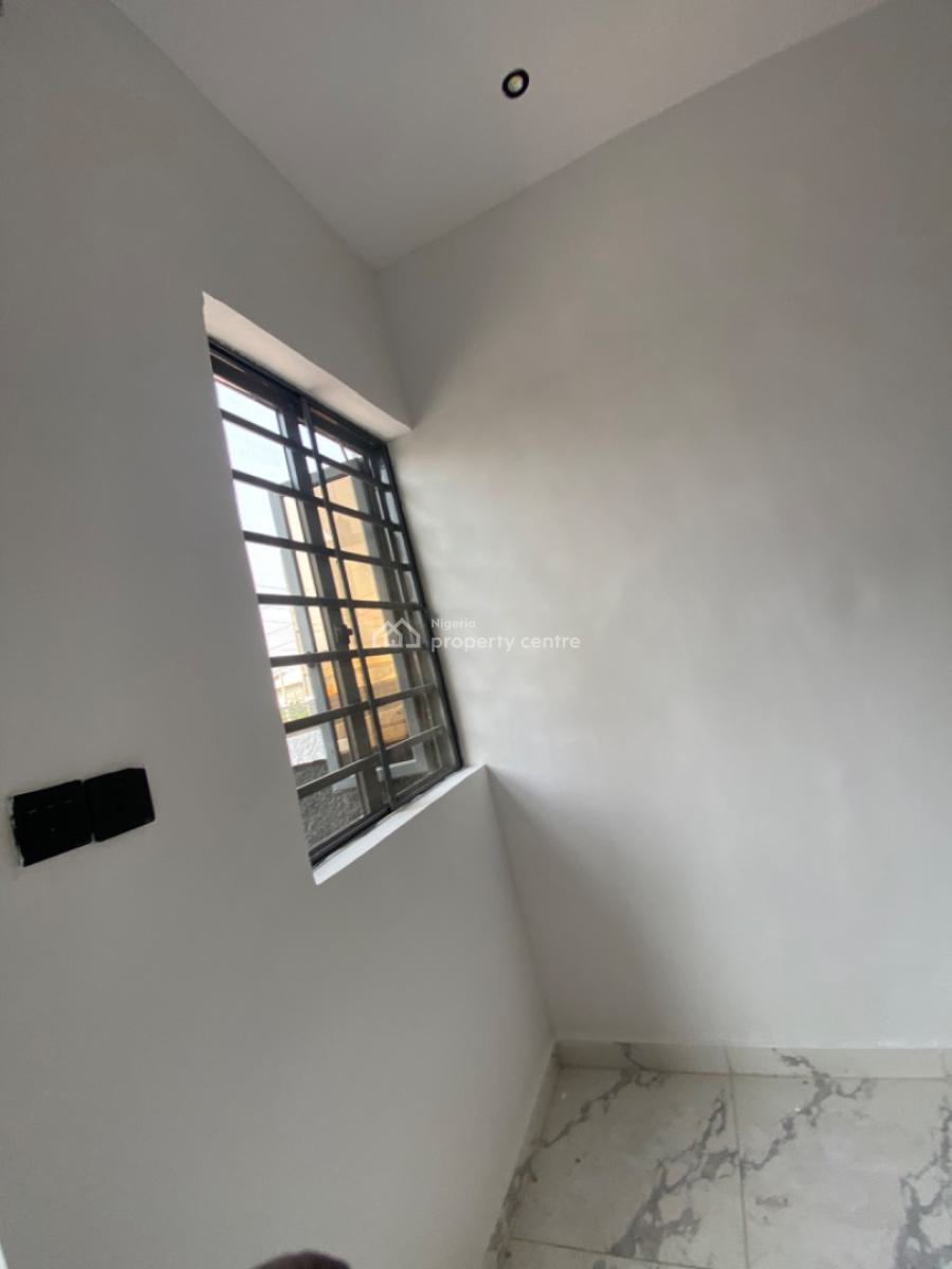 Luxuriously Spacious Nice 3 Bedrooms Duplex, No. 2, Fayemi  Street, Sangotedo, Ajah, Lagos, Semi-detached Duplex for Rent