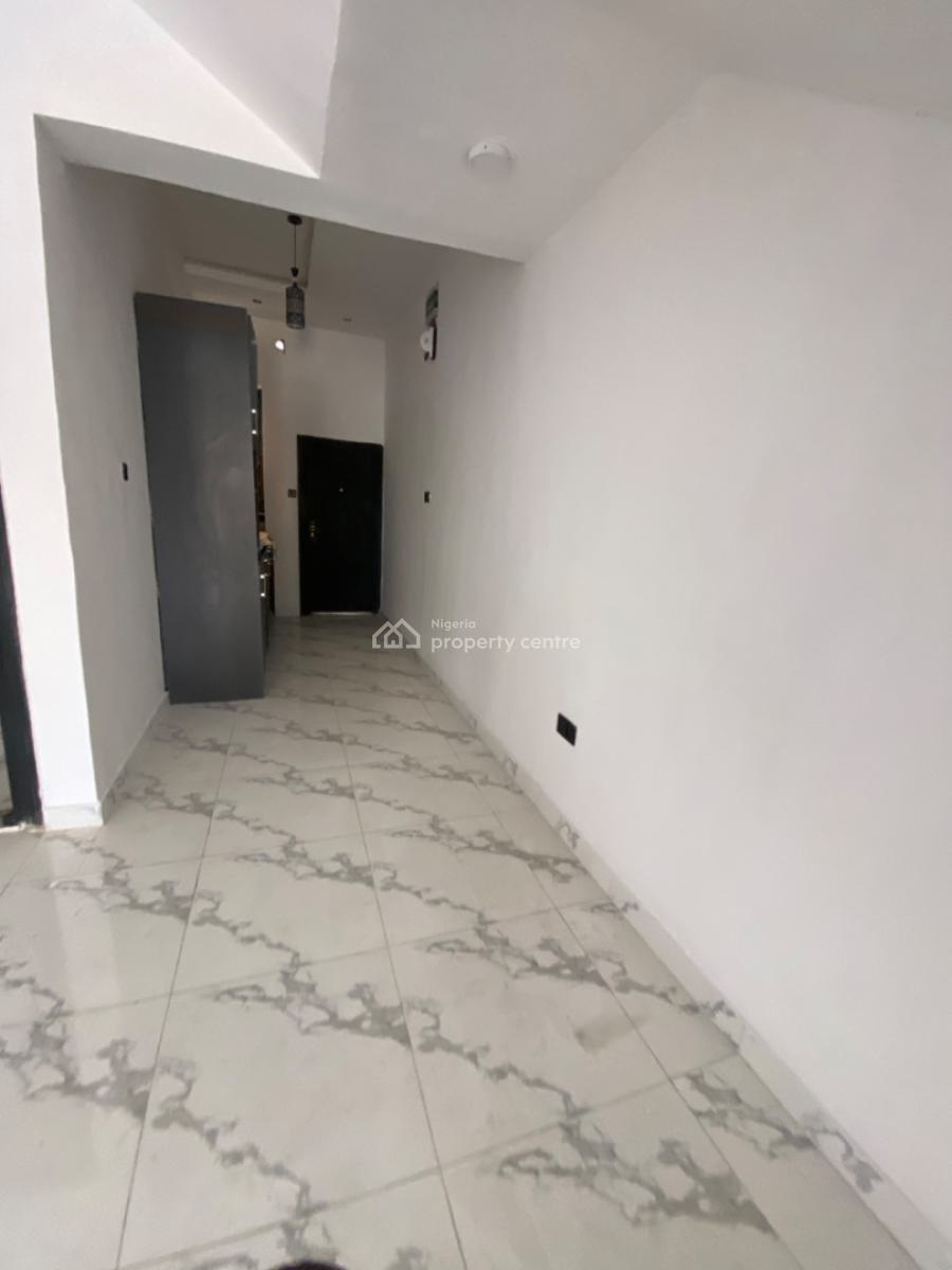 Luxuriously Spacious Nice 3 Bedrooms Duplex, No. 2, Fayemi  Street, Sangotedo, Ajah, Lagos, Semi-detached Duplex for Rent