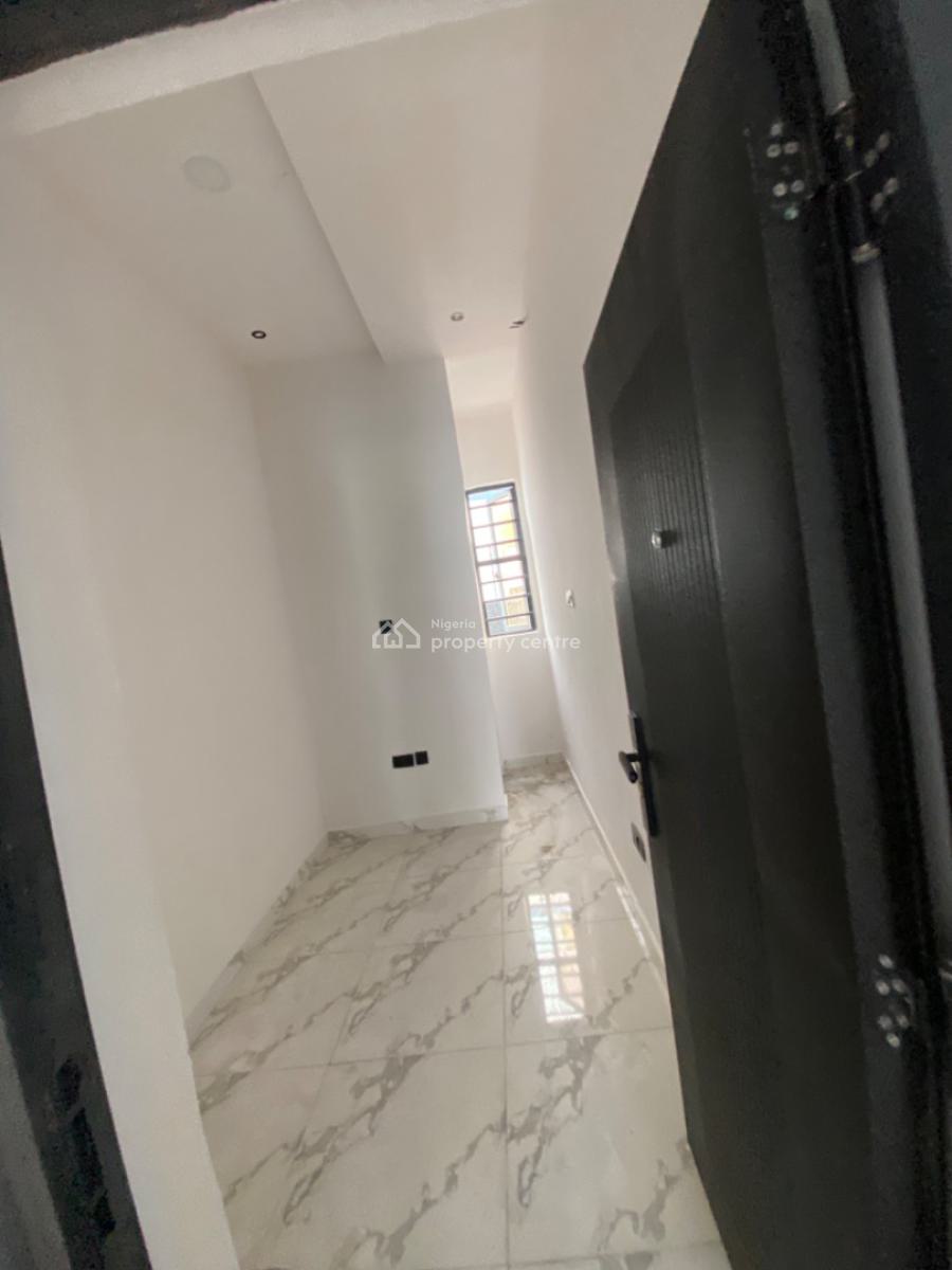 Luxuriously Spacious Nice 3 Bedrooms Duplex, No. 2, Fayemi  Street, Sangotedo, Ajah, Lagos, Semi-detached Duplex for Rent