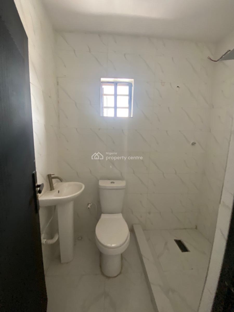 Luxuriously Spacious Nice 3 Bedrooms Duplex, No. 2, Fayemi  Street, Sangotedo, Ajah, Lagos, Semi-detached Duplex for Rent