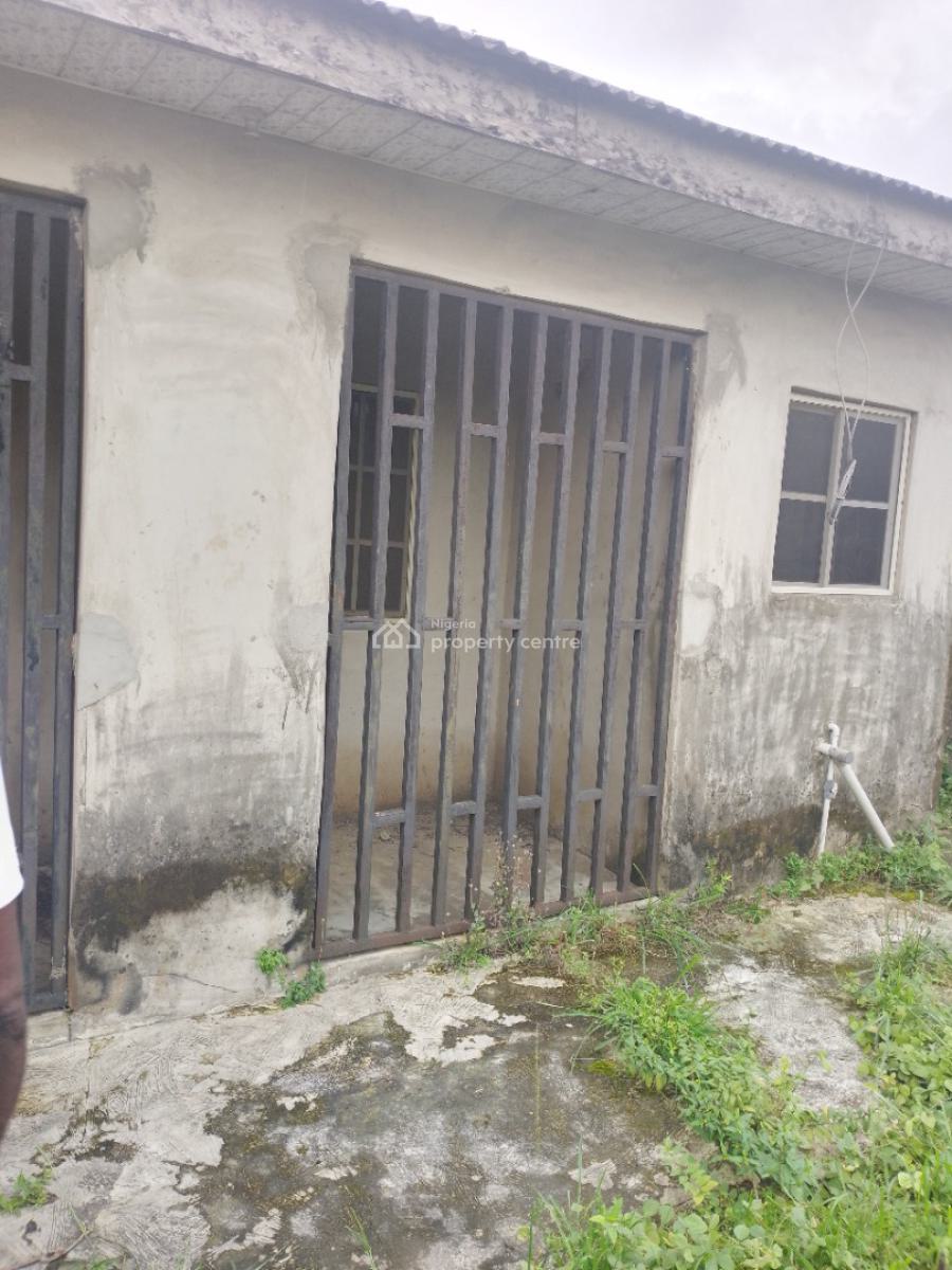 4 Units of 2 Bedrooms Bungalow, Off Oreta Road, Igbogbo, Ikorodu, Lagos, Block of Flats for Sale