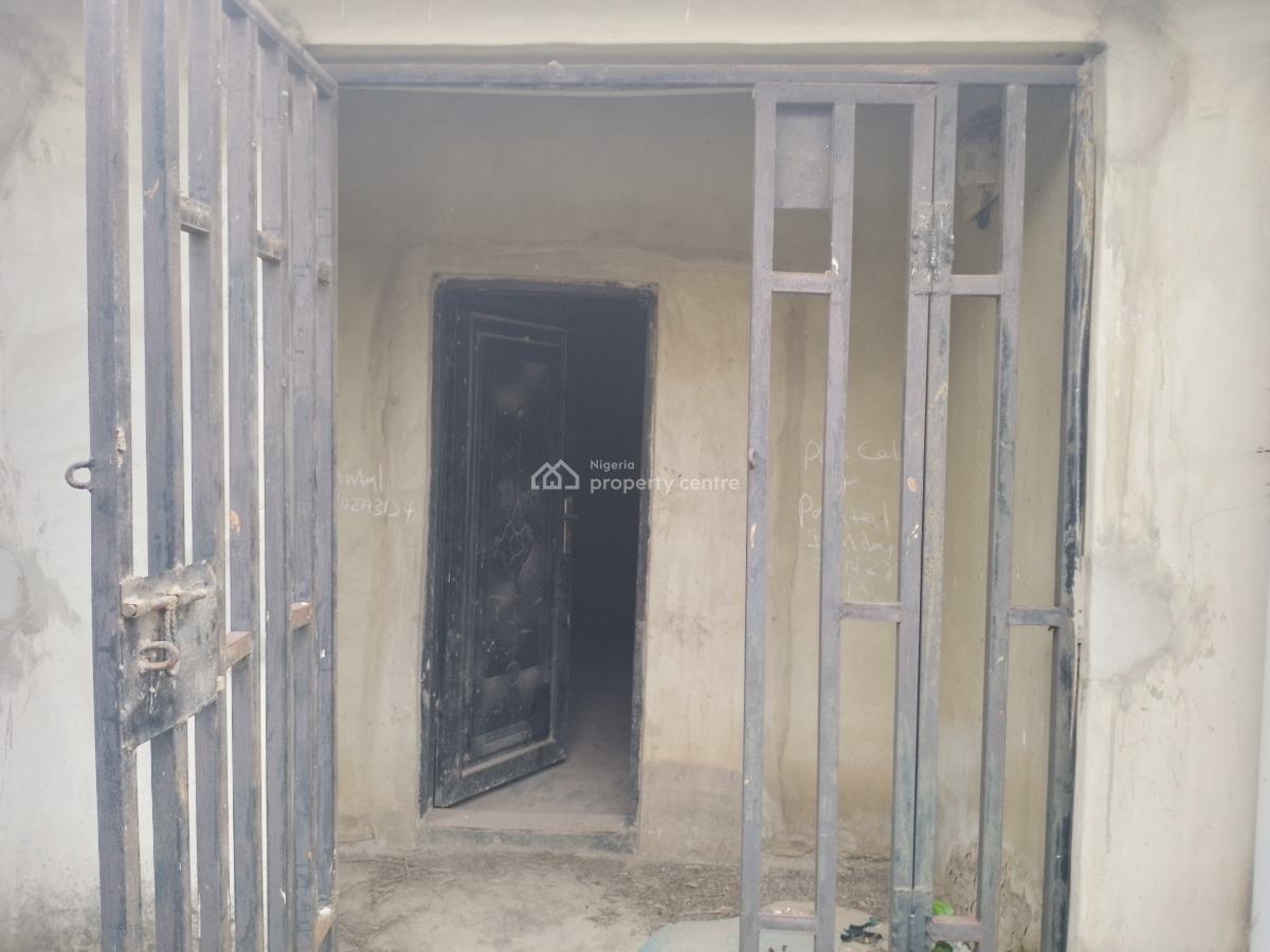 4 Units of 2 Bedrooms Bungalow, Off Oreta Road, Igbogbo, Ikorodu, Lagos, Block of Flats for Sale