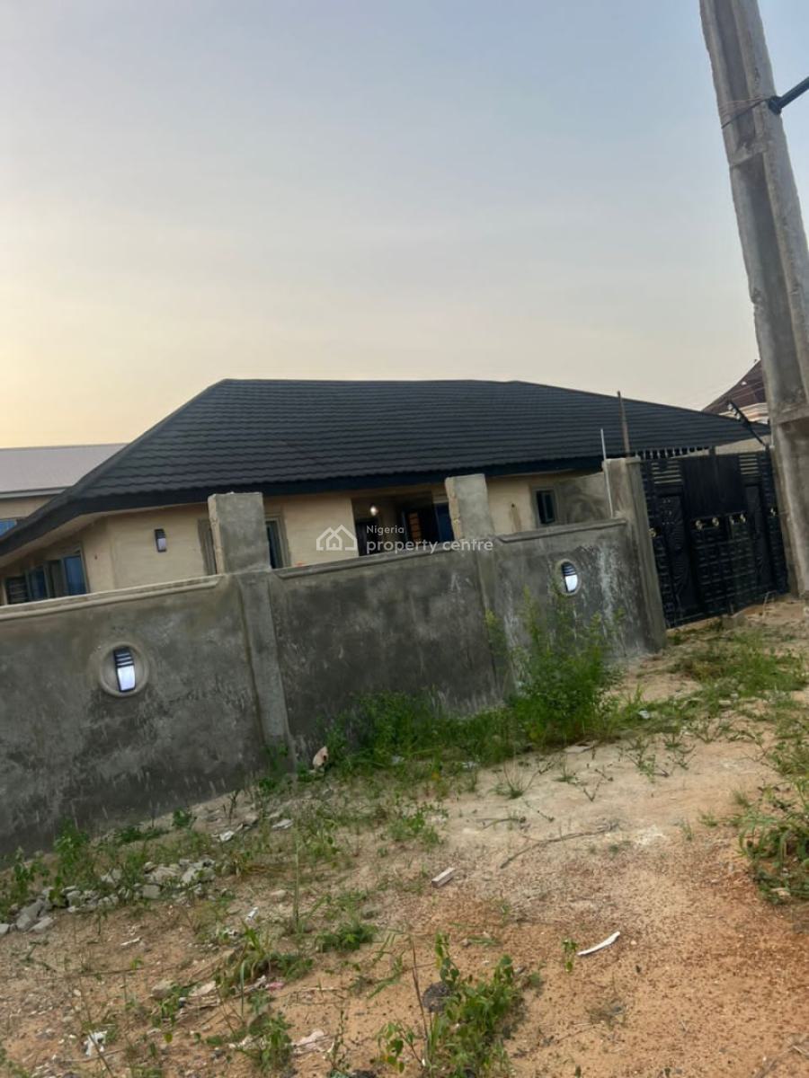 2 Bedroom Block of Flats, Green Leaf Estate Off Ebute Igbogbo Road, Ikorodu, Lagos, Block of Flats for Sale