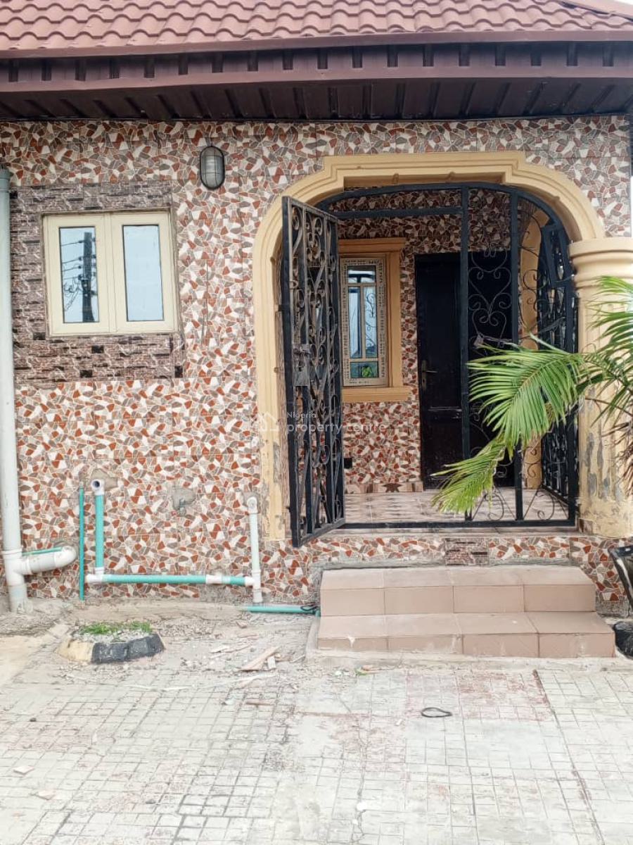 2 Bedroom Flats, Maternity Off Bayeku Road, Igbogbo, Ikorodu, Lagos, House for Rent