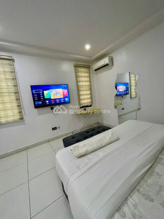 Standard 2 Bedroom, Emiola Mews Opposite Abiola Court 12 Chief Orefamiwo Street Kushenla, Ikate, Lekki, Lagos, House Short Let