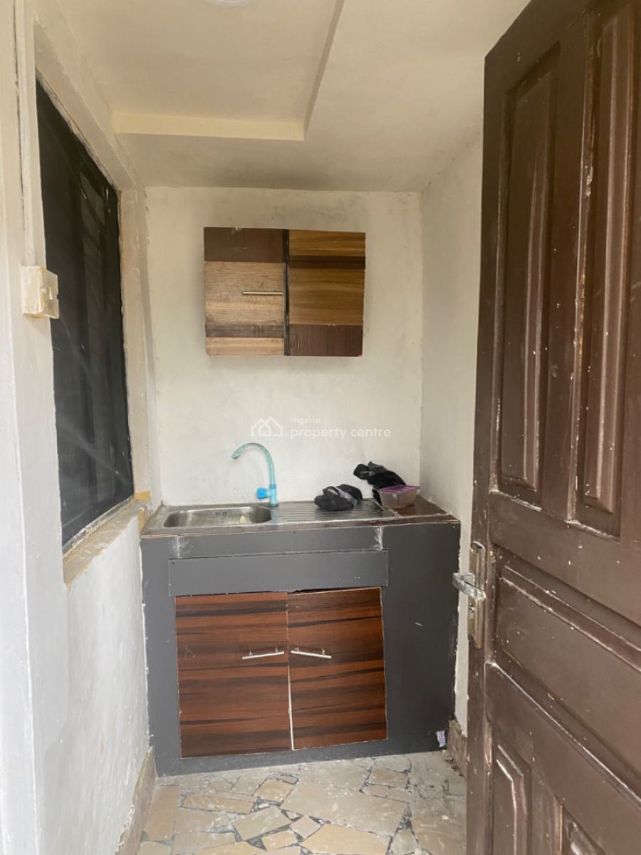 Luxuriously Spacious Nice Self Contain Apartmewith Excellent Finishing, No 12 B Rafiu Close Sangotedo, Sangotedo, Ajah, Lagos, Self Contain (single Rooms) for Rent