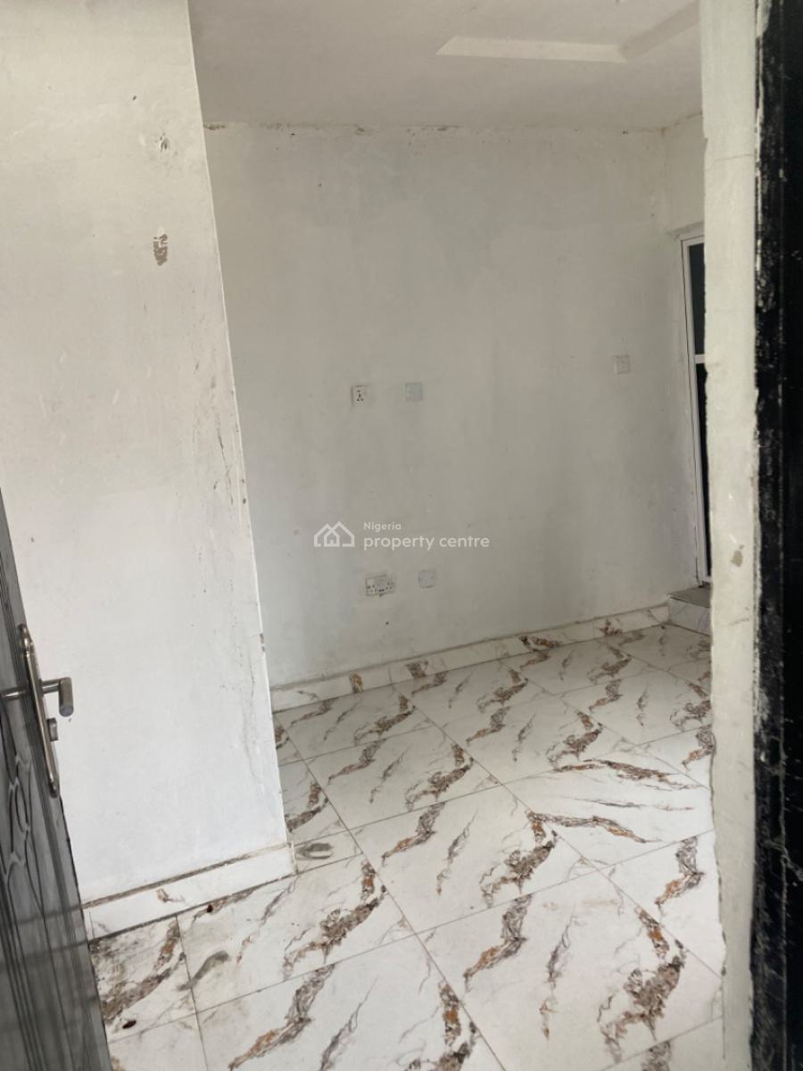 Luxuriously Spacious Mini Flat  with Excellent Finishing, No. 12b, Rafiu Close Abijo, Abijo, Lekki, Lagos, Mini Flat (room and Parlour) for Rent