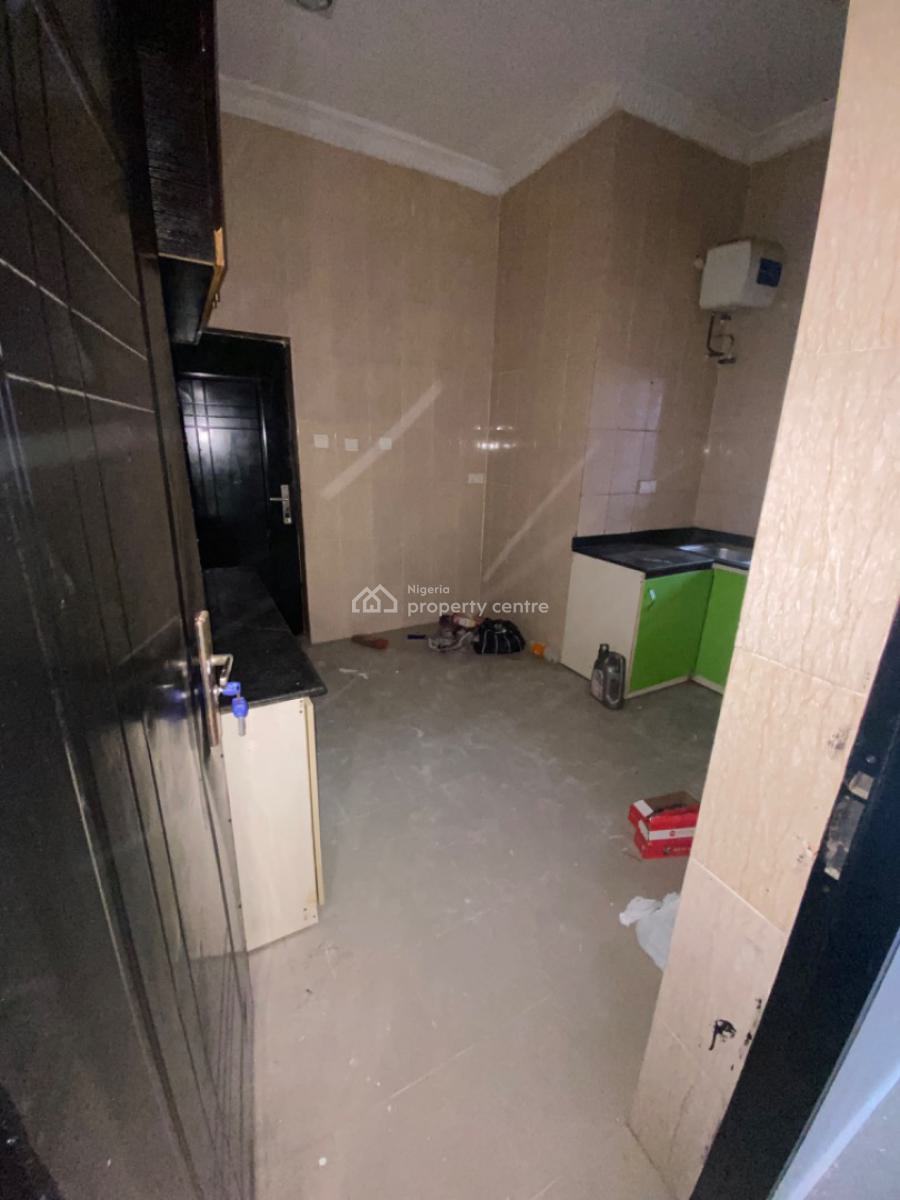 Luxuriously Spacious Nice 3bedroom Flat with Excellent Finishing, No. 12b, Rafiu Close Sangotedo, Sangotedo, Ajah, Lagos, House for Rent