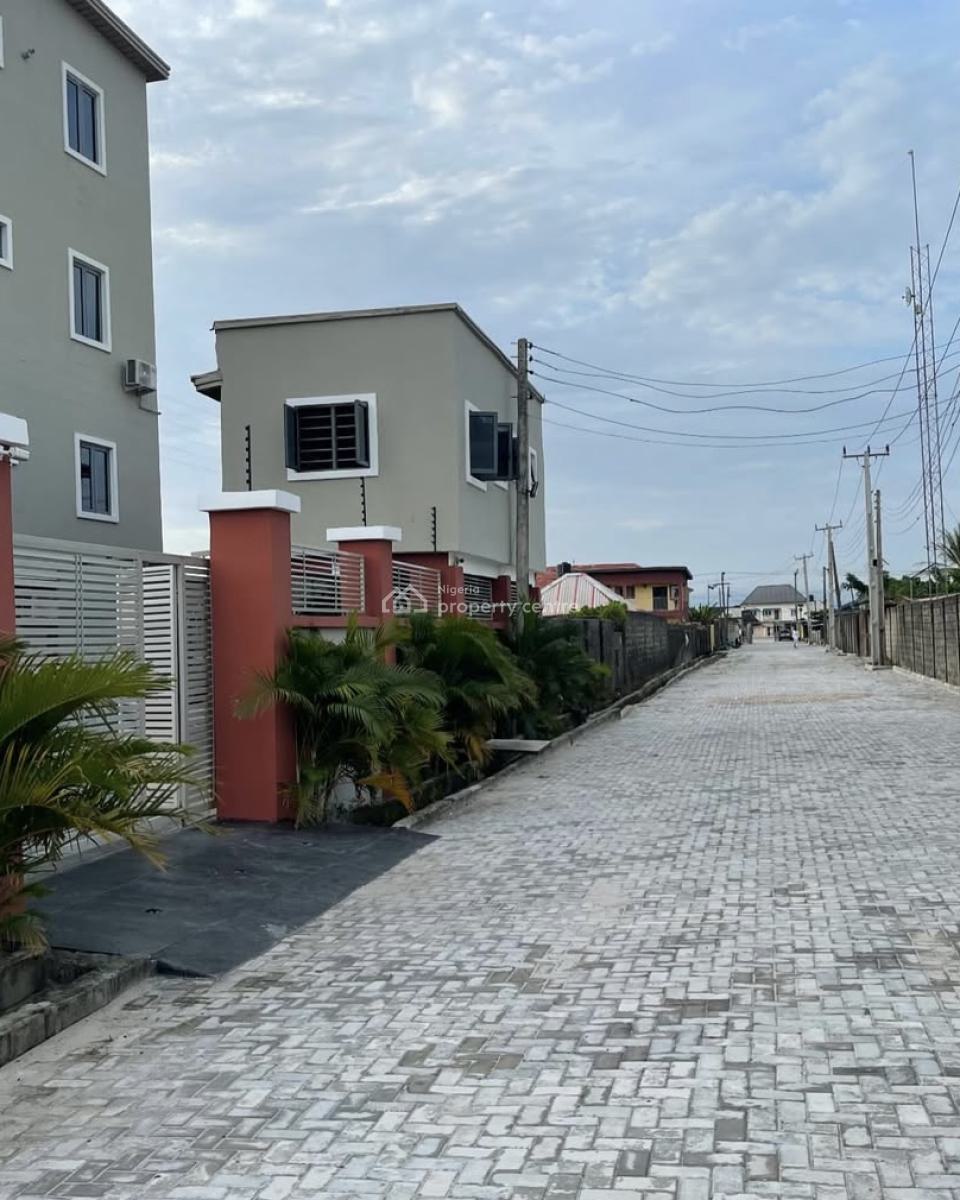 Luxury 2 Bedrooms with Swimming Pool, Prince Dan Estate, After Beechwood Estate, Bogije, Ibeju Lekki, Lagos, Flat / Apartment Short Let