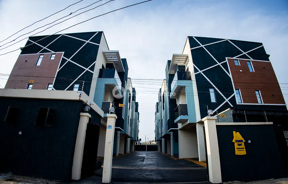 4 Bedroom Terraced Duplex Plus BQ and Laundry Room