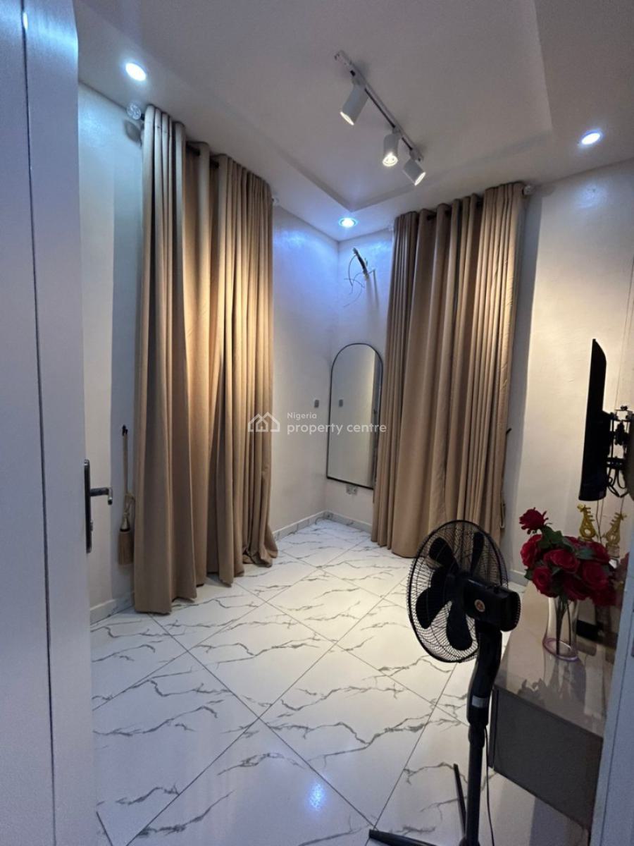 Exquisite Fully Serviced Mini Flat (room & Parlor) in a Secure Estate, Osapa, Lekki, Lagos, Mini Flat (room and Parlour) for Rent