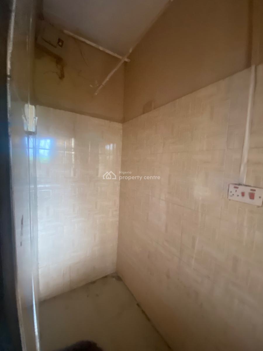 Luxuriously Spacious Spacious Self Contain, No. 14b, Femi Street, Bogije, Ibeju Lekki, Lagos, Self Contain (single Rooms) for Rent