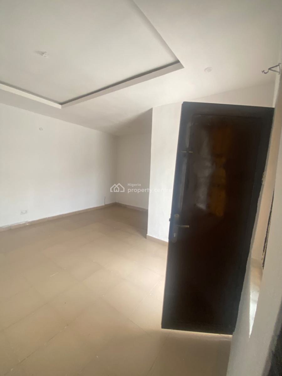 Luxuriously Spacious Self Contain, No. 14b, Femi Street, Sangotedo, Ibeju Lekki, Lagos, Self Contain (single Rooms) for Rent