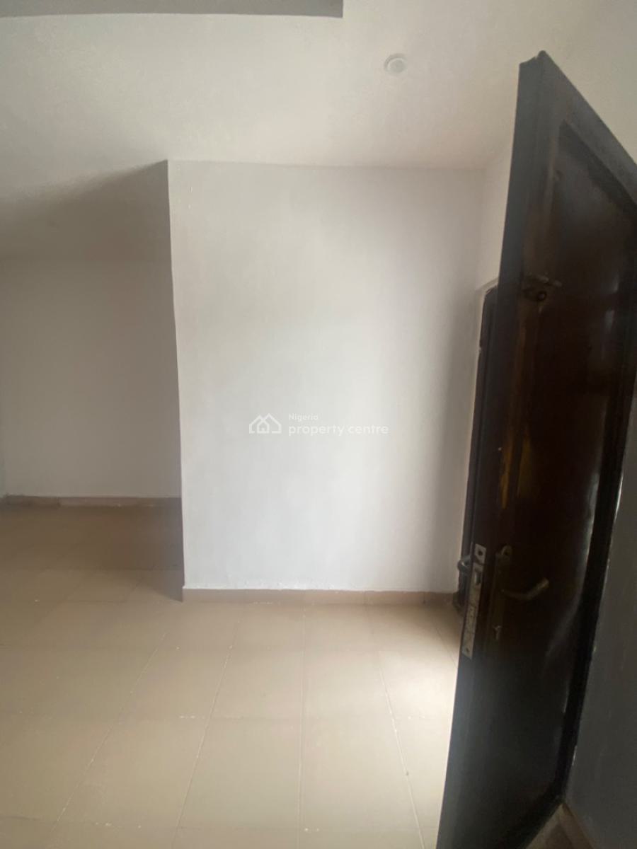 Luxuriously Spacious Self Contain, No. 14b, Femi Street, Sangotedo, Ibeju Lekki, Lagos, Self Contain (single Rooms) for Rent