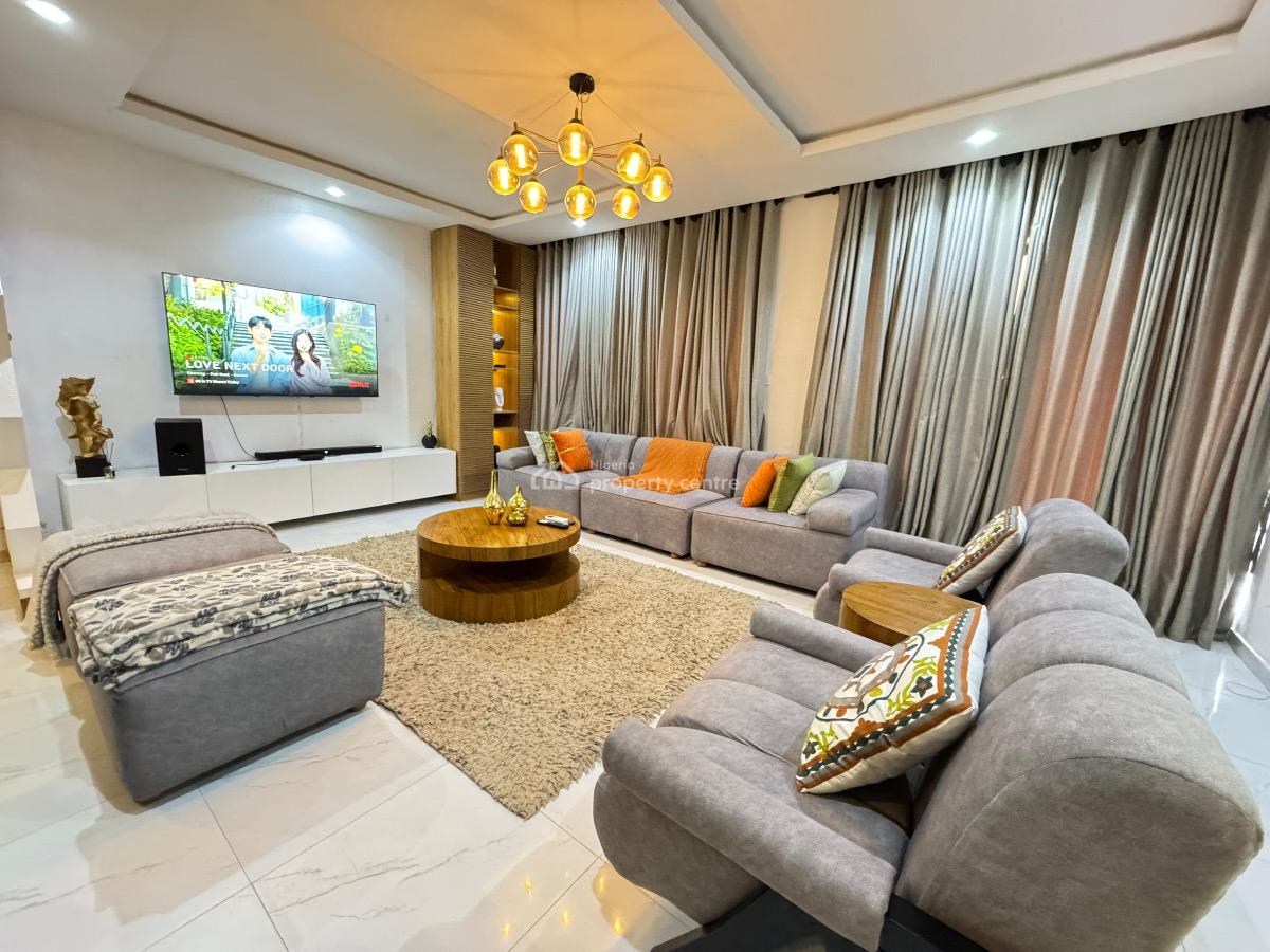 Chic 2 Bedroom  Apartment, No 28 Awkuzu Street Off Omorinre Johnson, Lekki Phase 1, Lekki, Lagos, Flat / Apartment Short Let