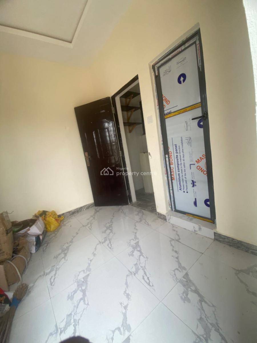 Luxuriously Spacious Nice Self Contain, No 25 Omolola Close, Awoyaya, Ibeju Lekki, Lagos, Self Contain (single Rooms) for Rent