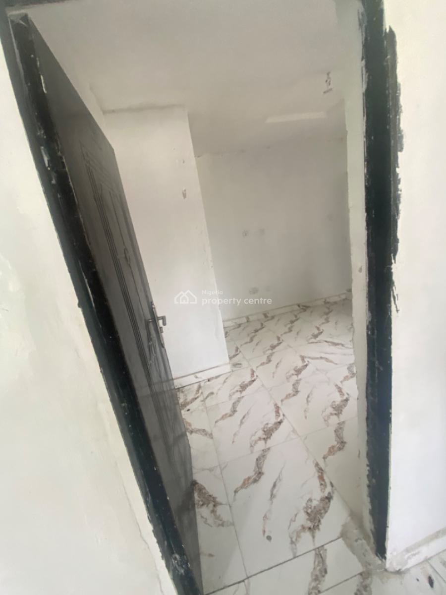 Luxuriously Spacious Nice Self Contain, No 4 Rafiu Street, Abijo, Lekki, Lagos, House for Rent