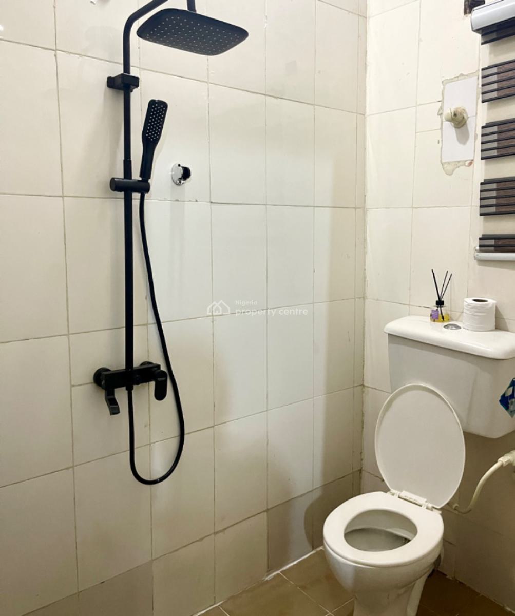 Cozy 2 Bedrooms Apartment, Lekan Ogunyemi Street, Ajao Estate, Airport Road, Ikeja, Lagos, Flat / Apartment Short Let