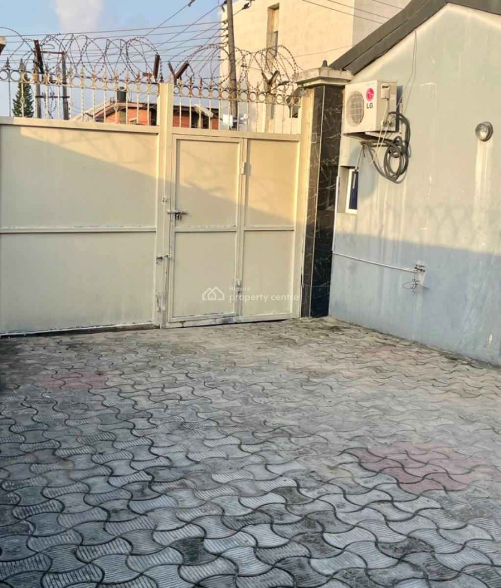 Cozy 2 Bedrooms Apartment, Lekan Ogunyemi Street, Ajao Estate, Airport Road, Ikeja, Lagos, Flat / Apartment Short Let