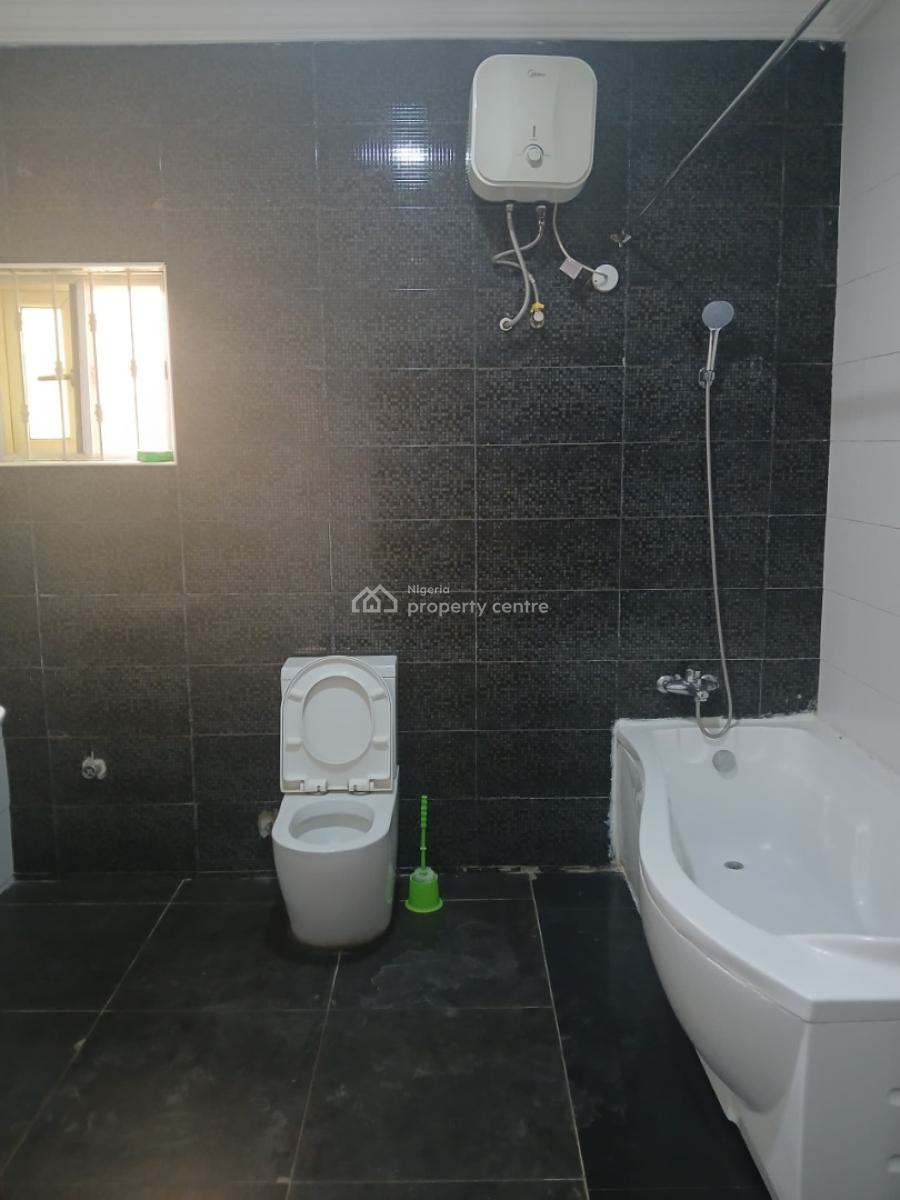 a Very Good Spacious Serviced 3 Bedroom Flat + 1 Bq, After Coza Church., Guzape District, Abuja, Flat / Apartment for Rent