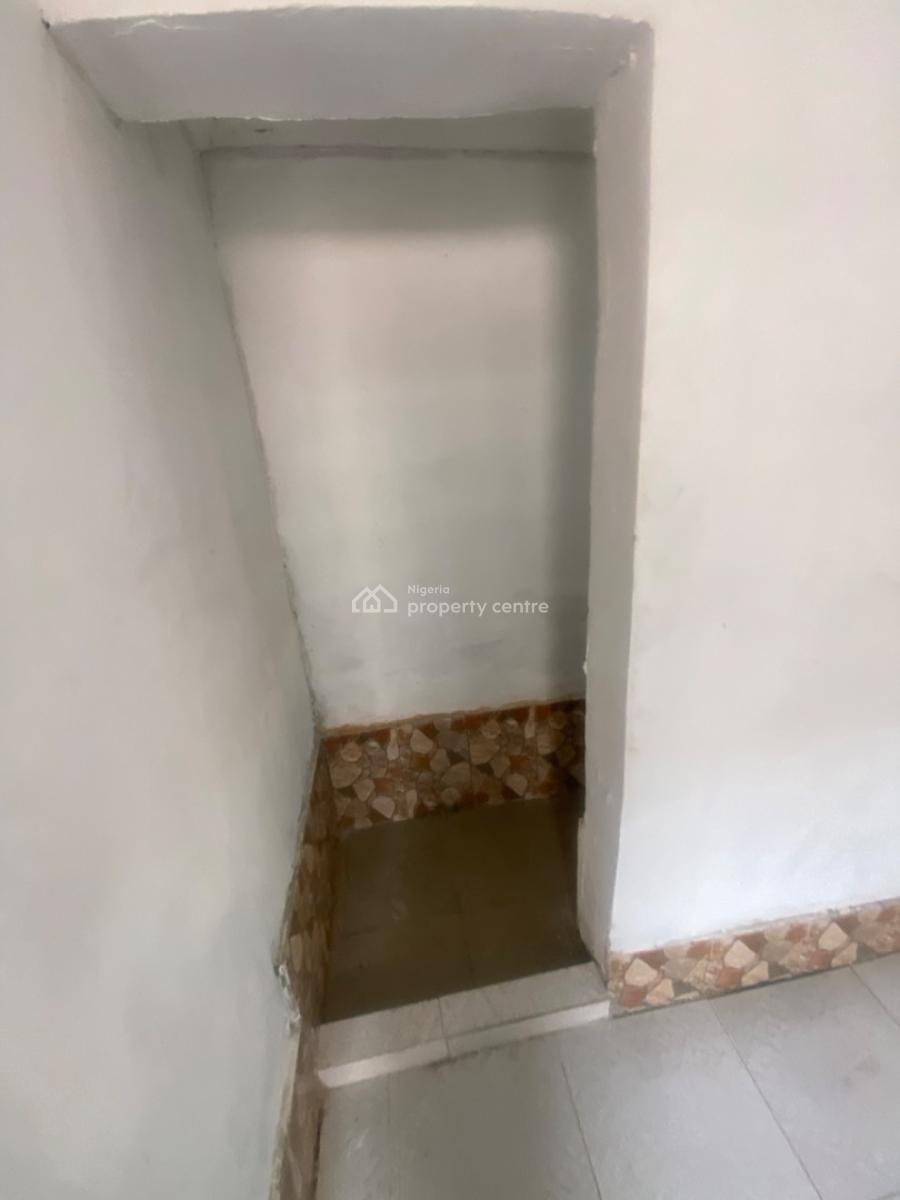 Luxuriously Nice, Spacious Self Contain, No. 16a, Adenilun Street, Sangotedo, Ajah, Lagos, Self Contain (single Rooms) for Rent