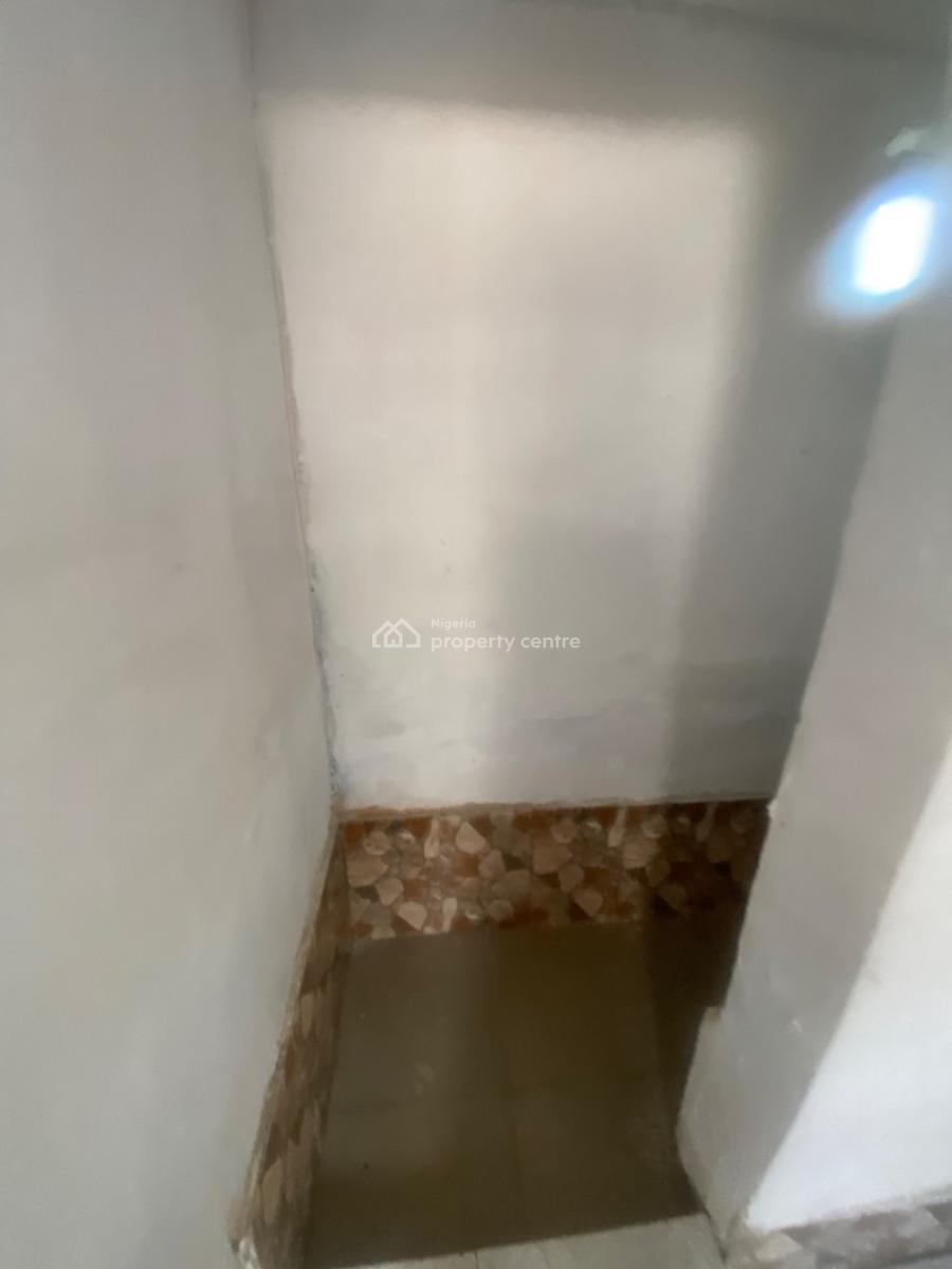 Luxuriously Nice, Spacious Self Contain, No. 16a, Adenilun Street, Sangotedo, Ajah, Lagos, Self Contain (single Rooms) for Rent