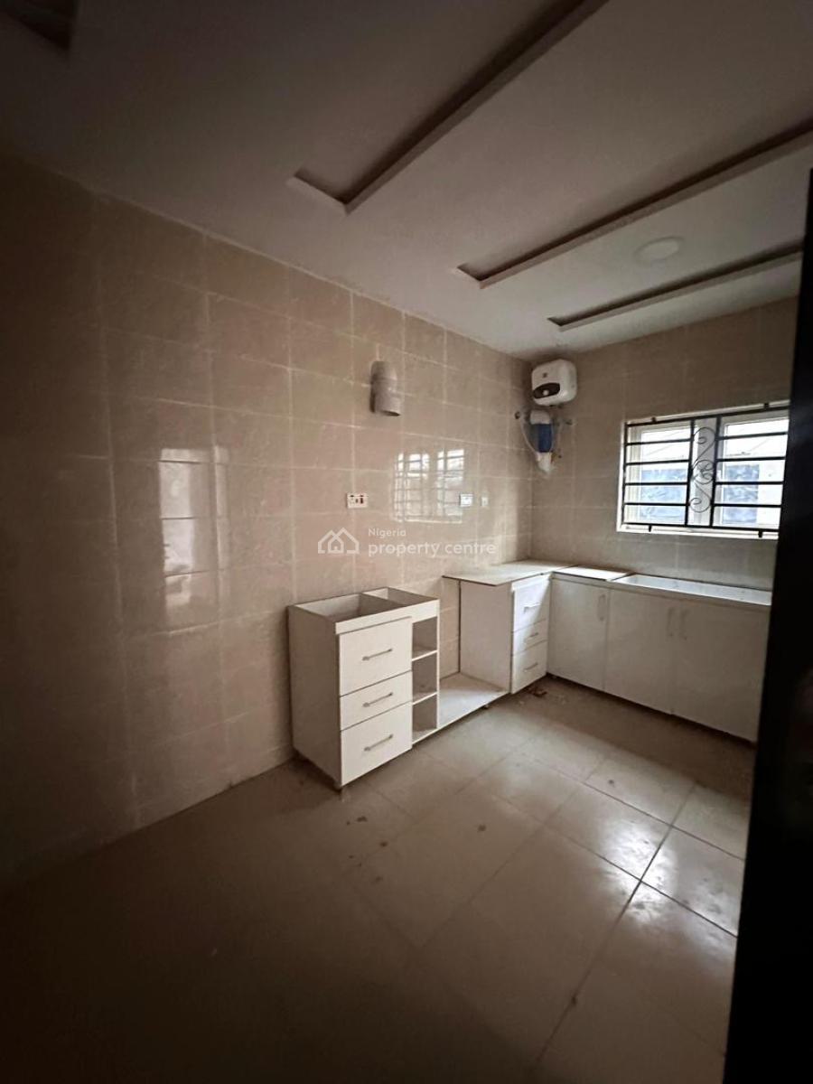 Spacious 3 Bedrooms Flat, Gilmore, Jahi, Abuja, Flat / Apartment for Rent