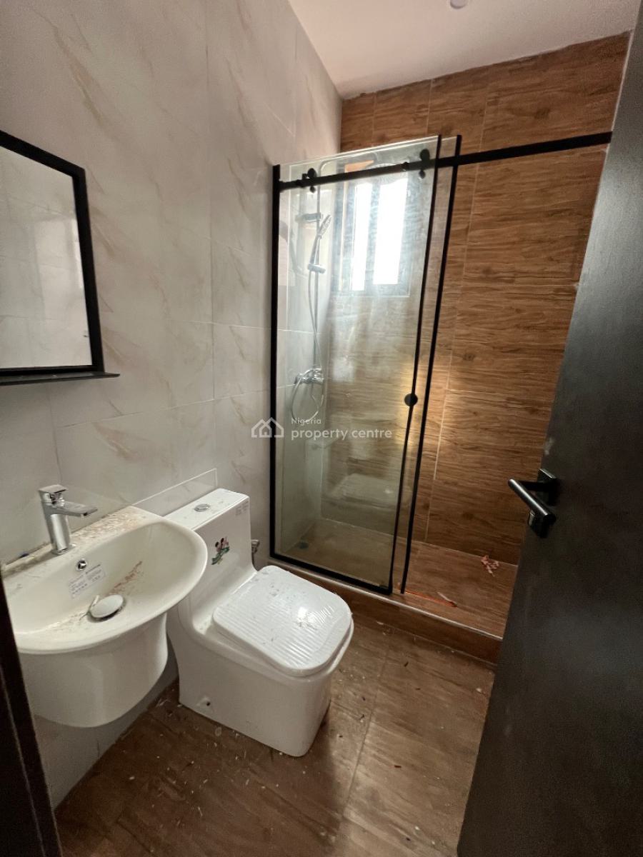 2 Bedroom Serviced Apartment, Lekki Phase 1, Lekki, Lagos, Block of Flats for Sale