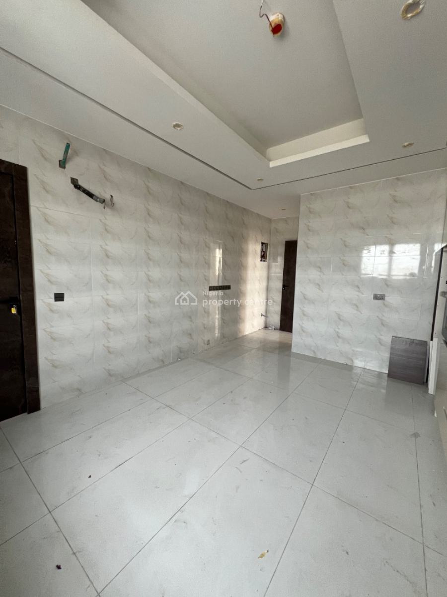 2 Bedroom Serviced Apartment, Lekki Phase 1, Lekki, Lagos, Block of Flats for Sale