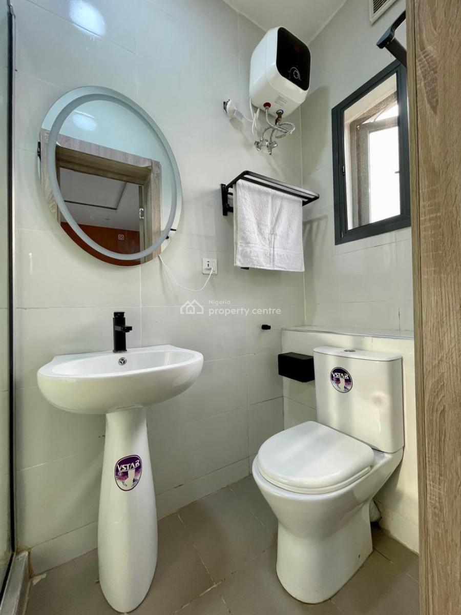 Exclusive 3 Bedrooms Penthouse, Lekki Phase 1, Lekki, Lagos, Flat / Apartment for Sale