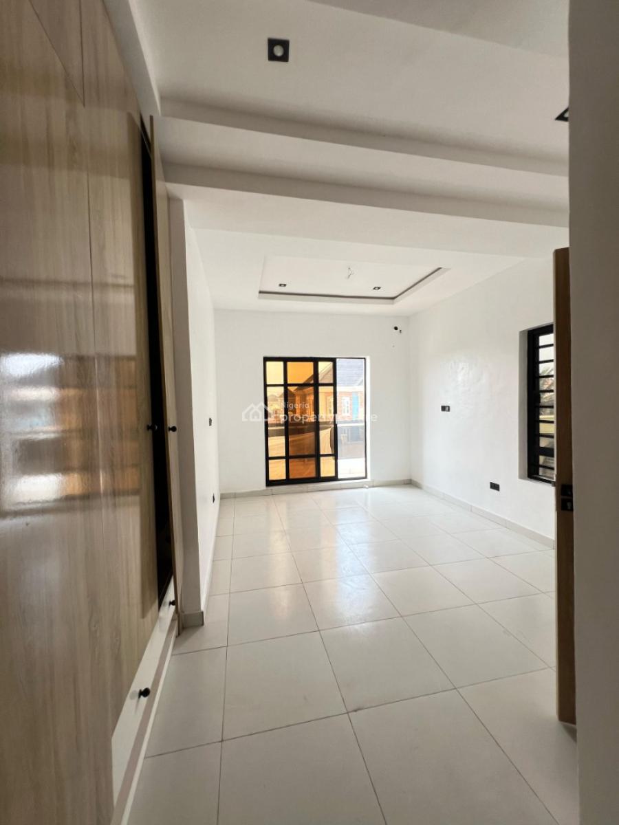 Stylish 2-bedroom Apartment with Gym, Pool & Elevator, Ologolo, Lekki, Lagos, Flat / Apartment for Sale