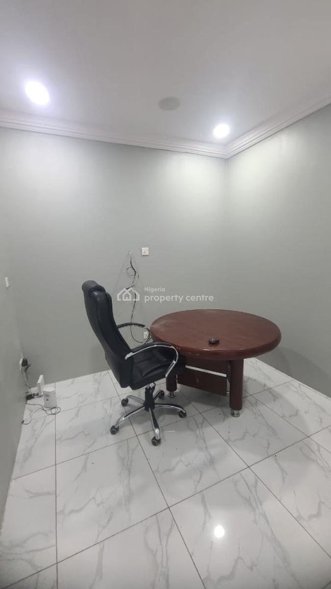 Fully Service Unfurnished Spacious 3 Bedroom Apartment +24 Hours Light, Pinnock Beach Estate, Osapa, Lekki, Lagos, Flat / Apartment for Rent