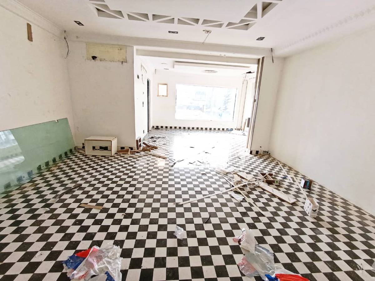 48sqm Shop Space with a Private Toilet, 1st Floor, Lekki Phase 1, Lekki, Lagos, Shop for Rent