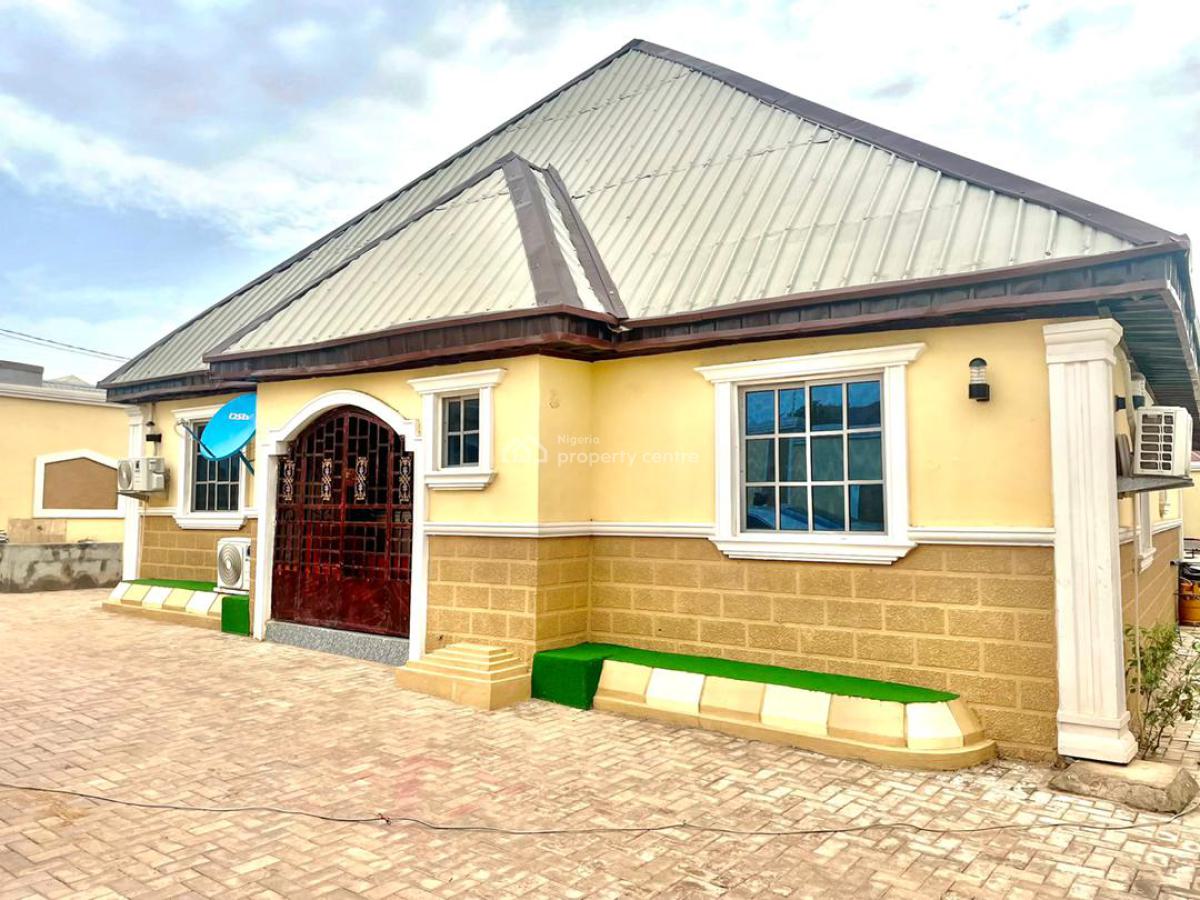 Well Built 3 Bedroom Bungalow with a Bq, Behind Inec Quarters Guzape Abuja, Guzape District, Abuja, Detached Bungalow for Rent