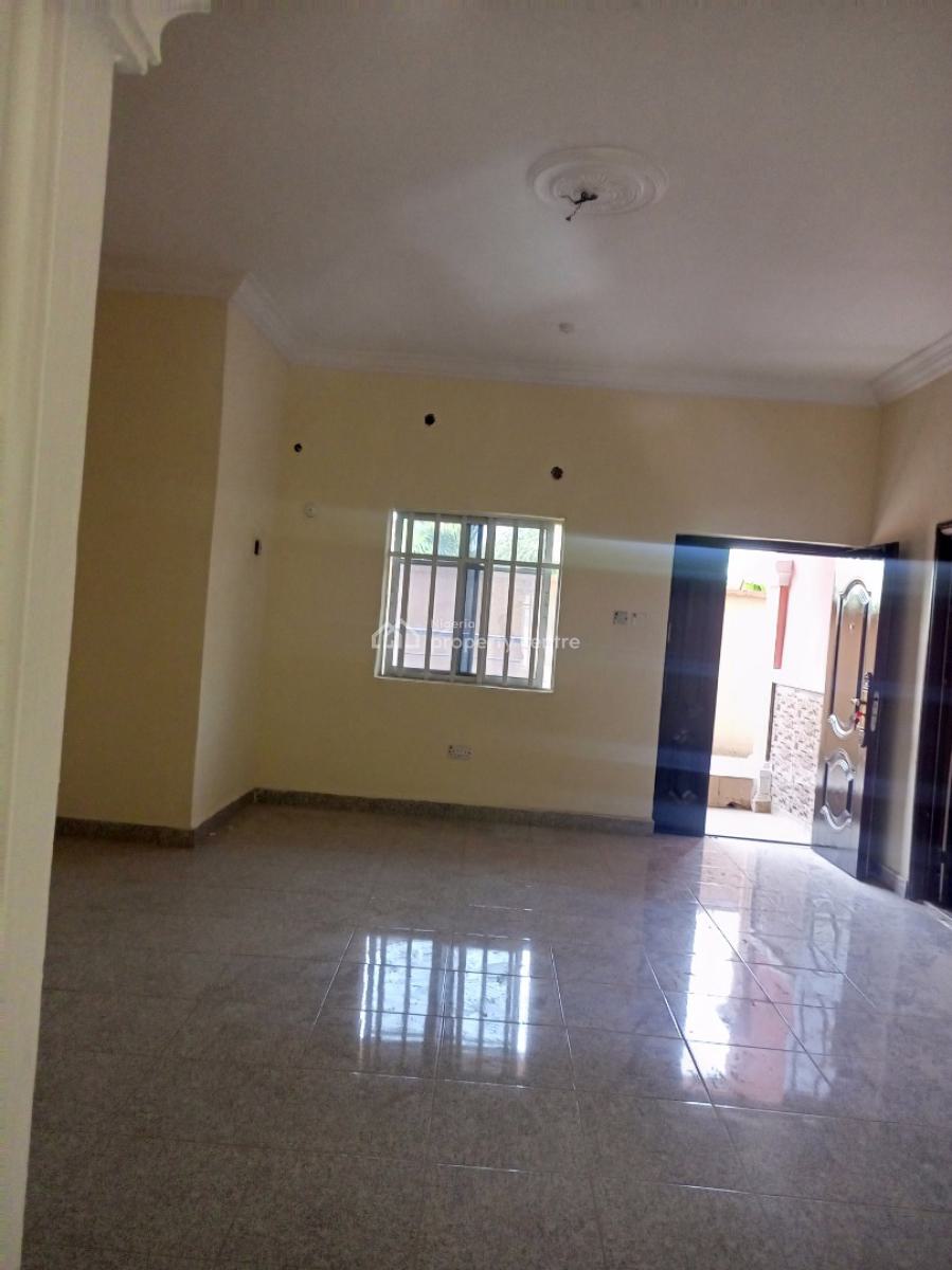 Clean 3 Bedroom, Bucknor Estate, Isolo, Lagos, Flat / Apartment for Rent