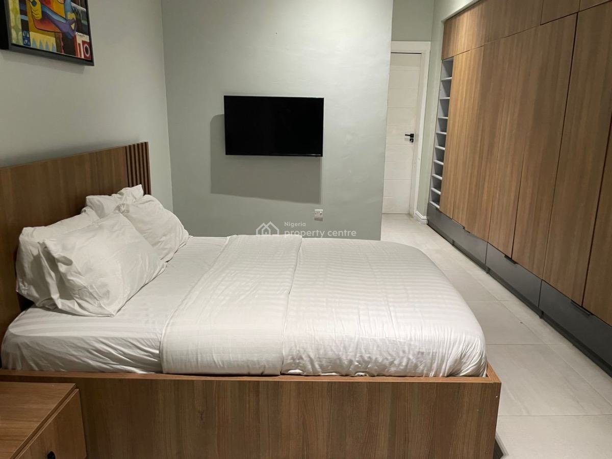 Waterfront, Spacious & Cozy 2-bedroom Apt with a Swimming Pool and Gym, Midak Mew Apartment, Lekki Phase 1, Lekki, Lagos, Flat / Apartment Short Let
