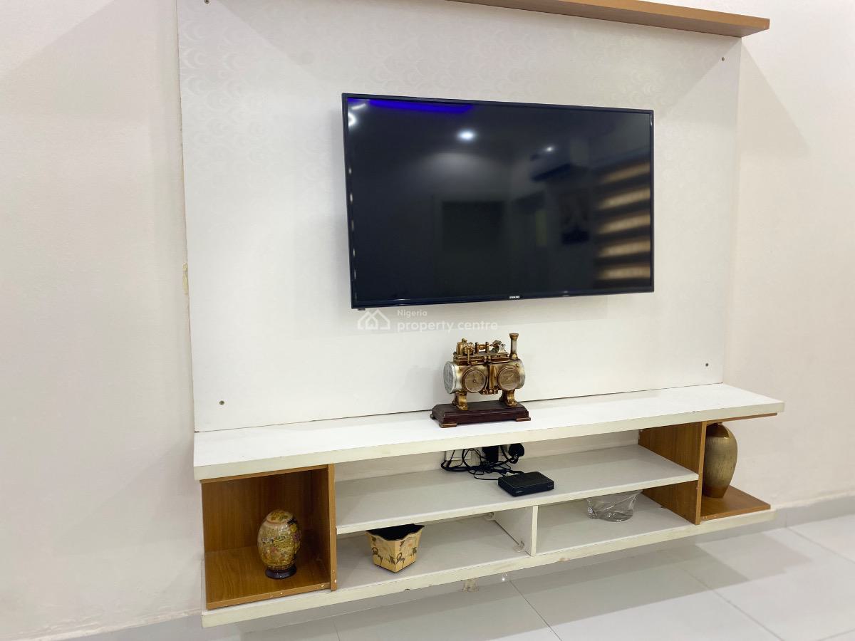 Furnished 2 Bedroom Apartment, 37 Adeniji Close, Off Ishaga Road, Surulere, Lagos, Flat / Apartment Short Let